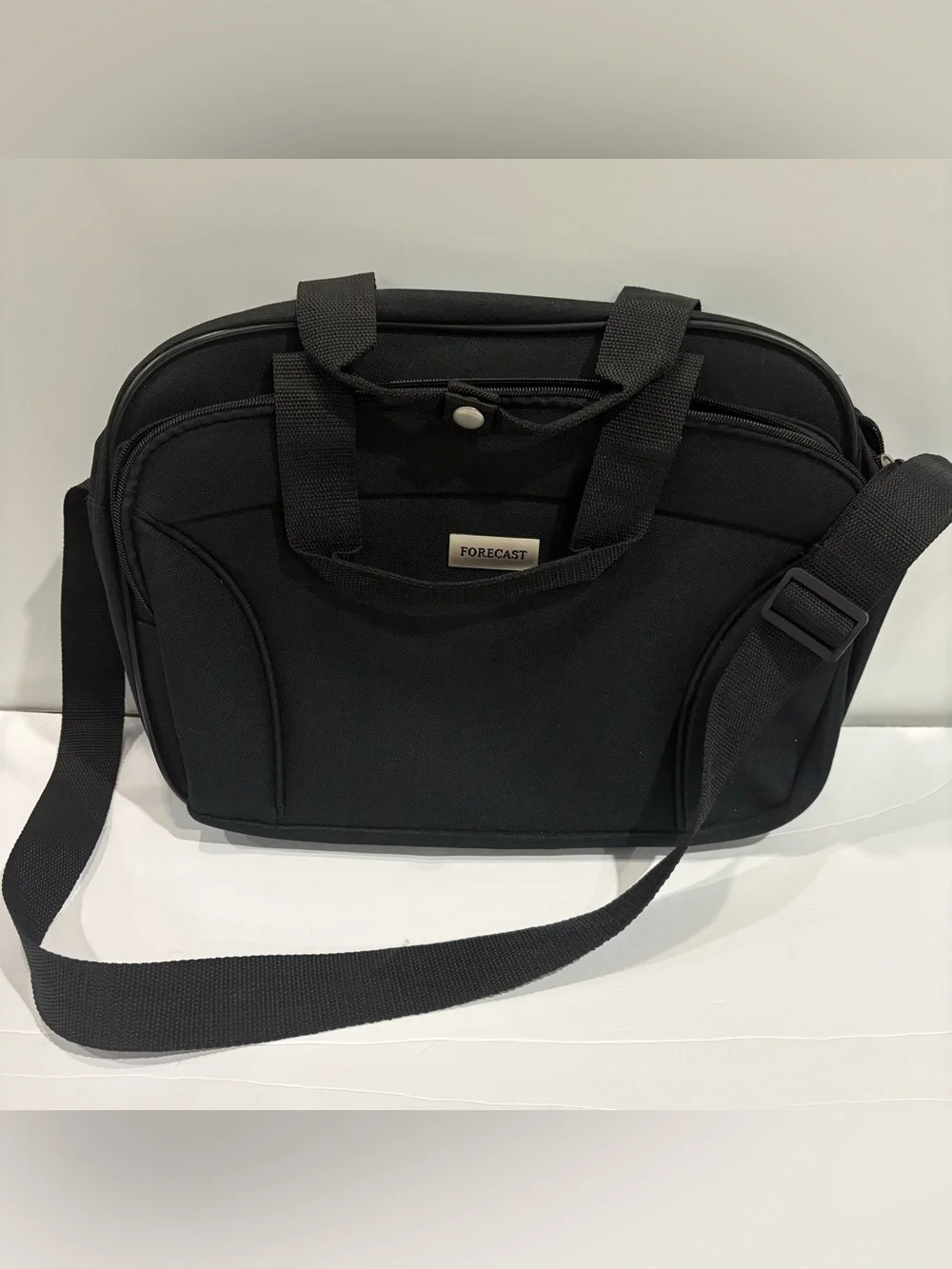 Forecast‎ Men’s Travel Bag Carry On Black 11x15 Zipper Crossbody Strap